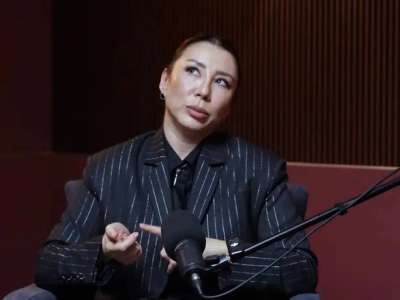 «Шетелде жүргенде аяғым ауыр болып қалғанын білдім»: дизайнер Аида Кауменова құпиясымен бөлісті