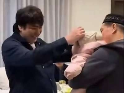 «Мейрамбекке ұқсайды»: әншінің кенже қызы елді сүйсінтті