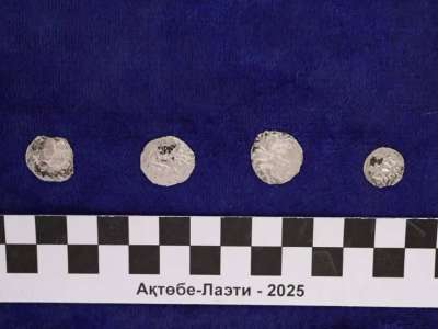 Атырау маңында сирек кездесетін көне күміс тиындар табылды