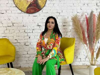 «Дінге бет бұрып кетті»: Гүлзира Айдарбекова әнші Сырым Исабаевқа қатысты шындықты айтты