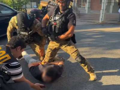 «Күн сайын 2 мыңға дейін қоңырау шалған»: Алматыда кибералаяқтар ұсталды (ВИДЕО)