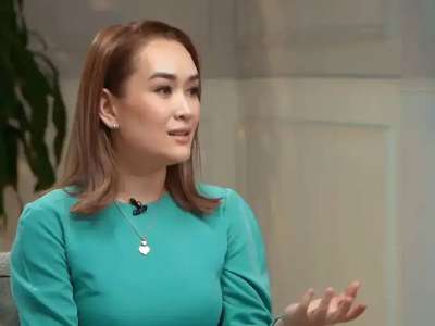 «Жылап қалатын кездерім болды»: Ақерке Бүркітбай күйеуімен қарым-қатынасы туралы айтты