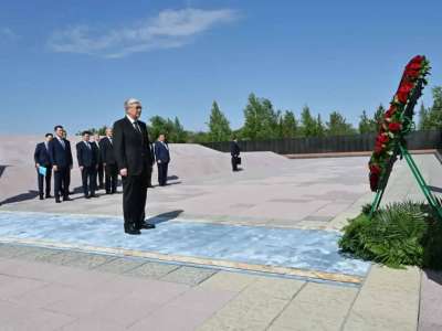 Президент саяси қуғын-сүргін және ашаршылық құрбандарын еске алды