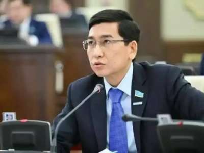 «Компромисс керек»: Асхат Аймағамбетов үлгілі отбасы болу үшін не қажет екенін айтты