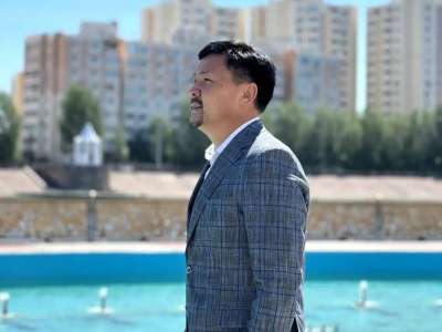 «Бауырыңның үйіне де бара алмайсың»: Белгілі әнші отбасылық мәселені көтерді