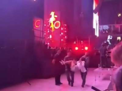 Джей Лоның концерті: Жанжал шығарған әйел полицейдің жары болып шықты