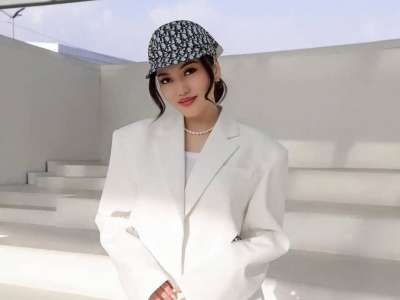 Ерке Есмахан АҚШ-тағы тыңдармандарынан кешірім сұрады