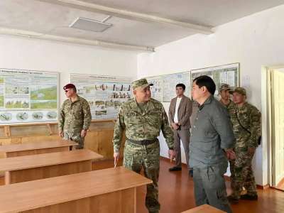 Мәжілісмен Ұлттық ұланның оқу орталығымен танысты