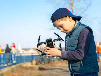 Еліміздің 1 100 мектебінде дрондарды басқаруға үйретеді