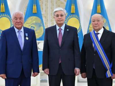 Қасым-Жомарт Тоқаев мемлекеттік наградалар тапсырды