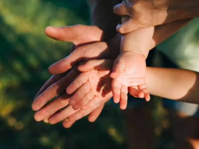 Мейрамбек Бесбаев жаңа туған қызына өлең арнады