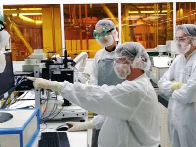 Тағылымдамалар, тұрғын үй және гранттар: Қазақстанда жас ғалымдарды қолдау қалай жүзеге асырылады