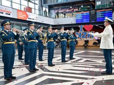 Әскери музыканттар әйелдер қауымын мерекемен құттықтады