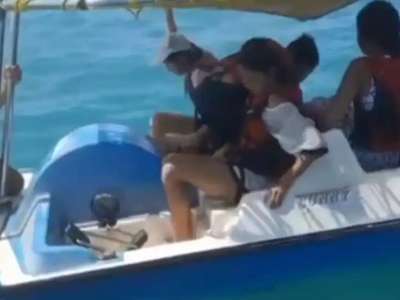 Алакөлде адамдар отырған катамаран сынып қалды (ВИДЕО)