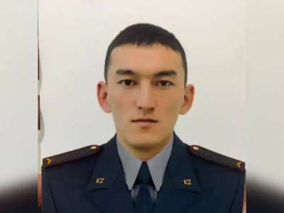 Елордада әскери қызметкер көпірден секірмекші болған ер адамды құтқарып қалды