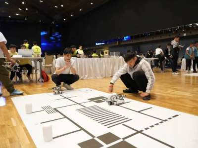 Астаналық оқушылар робот құрастырып шығарды