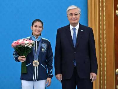 Президент боксшы Назым Қызайбайды тарихи жеңісімен құттықтады