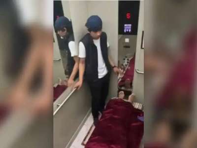 «Қолында балта, жанында «мәйіт»: лифтіде пранк жасаған блогерлер қамалды