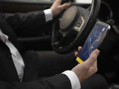 Астанада такси жүргізушісі жолаушы қызды көліктен шығармай қойған