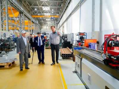 Астаналық тыл еңбеккерлері әскери техникалар шығаратын зауытты аралады