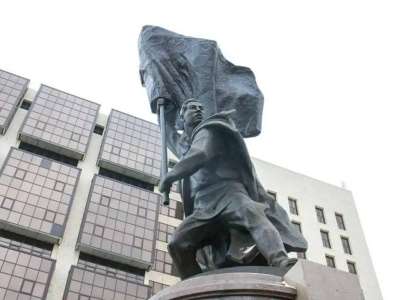 Астанада Ұлы Отан соғысының батырларына арналған ескерткіштер аумағында сенбілік өтті