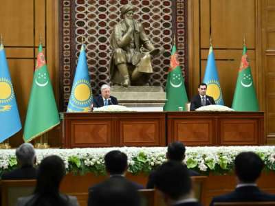 Қазақстан мен Түрікменстан президенттері БАҚ өкілдері үшін бірлескен брифинг өткізді