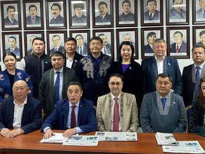 Мәслихат депутаттары «Егемен Қазақстан» және «Казахстанская правда» газеттерінің ұжымымен кездесті