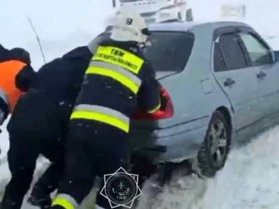Жетісу облысында қар құрсауында қалған 12 адам құтқарылды