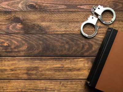 «Аулаға көміп тастаған»: Щучьеде баланы азаптап өлтірген өгей анасы мен әжесі сотталды