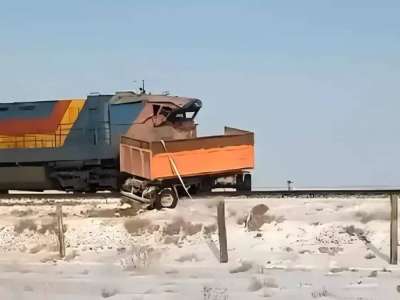 Атырау облысында пойыз жүк көлігімен соқтығысты