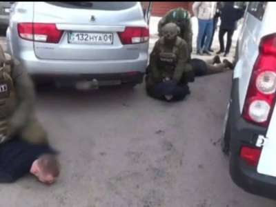 Астаналық полицейлер алаяқтыққа қатысы бар екі ресейлік күдіктіні ұстады (ВИДЕО)