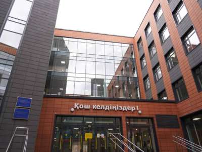 Павлодарда мектеп күзетшісі оқушыны соққыға жықты