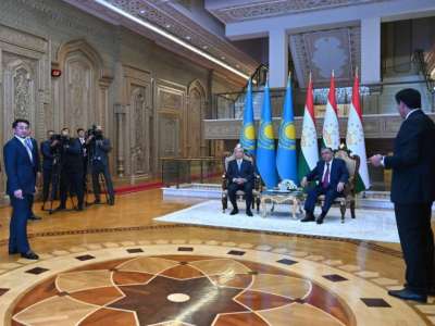 Тоқаев пен Рахмонға электрондық үкімет саласындағы ынтымақтастық туралы есеп берілді