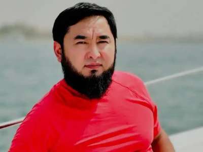 «Мектепте мини юбка киген қыздар жүкті болып жатыр»: Атышулы блогер мәлімдеме жасады