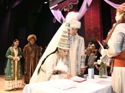 Астанада музыкалық жас көрермен театрында табысқан он алтыншы жұп шаңырақ көтерді