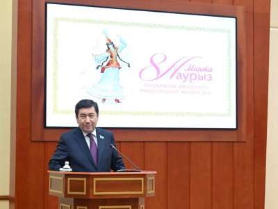 Ерлан Қошанов әйел депутаттарды 8 наурыз мерекесімен құттықтады