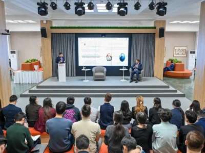 Мемлекеттік қызмет істері агенттігінің төрағасы студенттермен кездесті