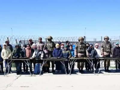 Елордалық оқушылар Жеңіс парадына қатысушылармен кездесті