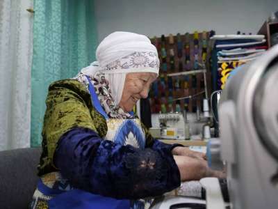 «Сүйікті ісіммен айналысқанда шаршағанымды ұмытып кетемін»: 81 жастағы астаналық кәсіпкер әже құпиясын бөлісті