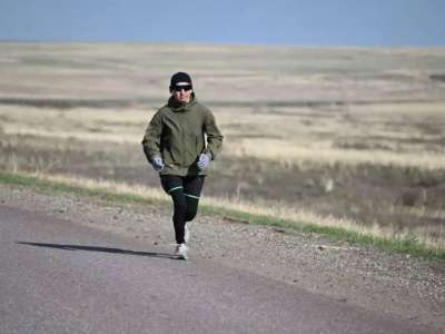 Жеңістің 80 жылдығы: Әскери қызметші 80 шақырымдық марафонды ардагерлерге арнады