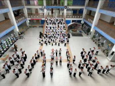 Елорда мектебінде оқушылар ұстаздарына ерекше алғыс білдірді