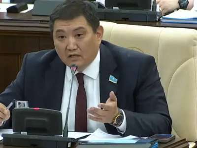 Алаяқтық жасаған жеке сот орындаушылары әлі жұмыс істеп жатыр: Бақытжан Базарбек министрді сынға алды