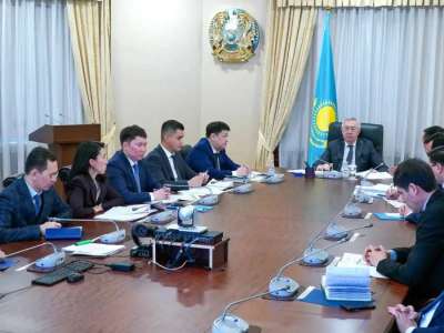 Үкіметте көлеңкелі экономиканың үлесі жоғары салаларды цифрландыру ұсынылды