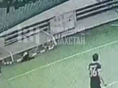 Астанада жас жігіттің үстіне футбол қақпасы құлап, қаза тапты