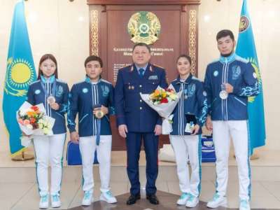 Ішкі істер министрі Олимпиада жүлдегерлерімен кездесті
