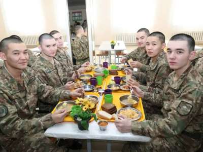 Елімізде әскерилердің ас мәзіріне ет пен бауырсақ қосылмақ