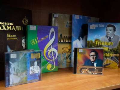 Алматыда «Шуағын төккен өрнектер» атты кітап көрмесі ашылды