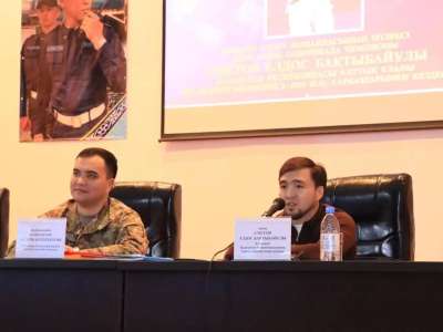 Олимпиада чемпионы Елдос Сметов сарбаздармен кездесті