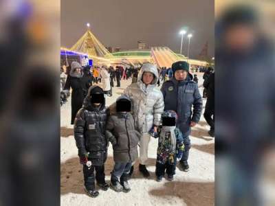 Астаналық сарбаздар жоғалған баланы тауып, аналарына тапсырды