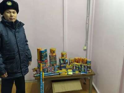 Астанада полицейлер лицензиясыз пиротехникалық заттарды тәркіледі